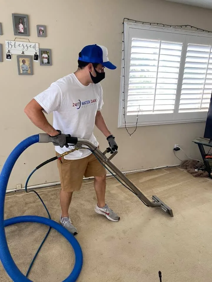 Flood cleanup and water removal from carpeting in Los Angeles